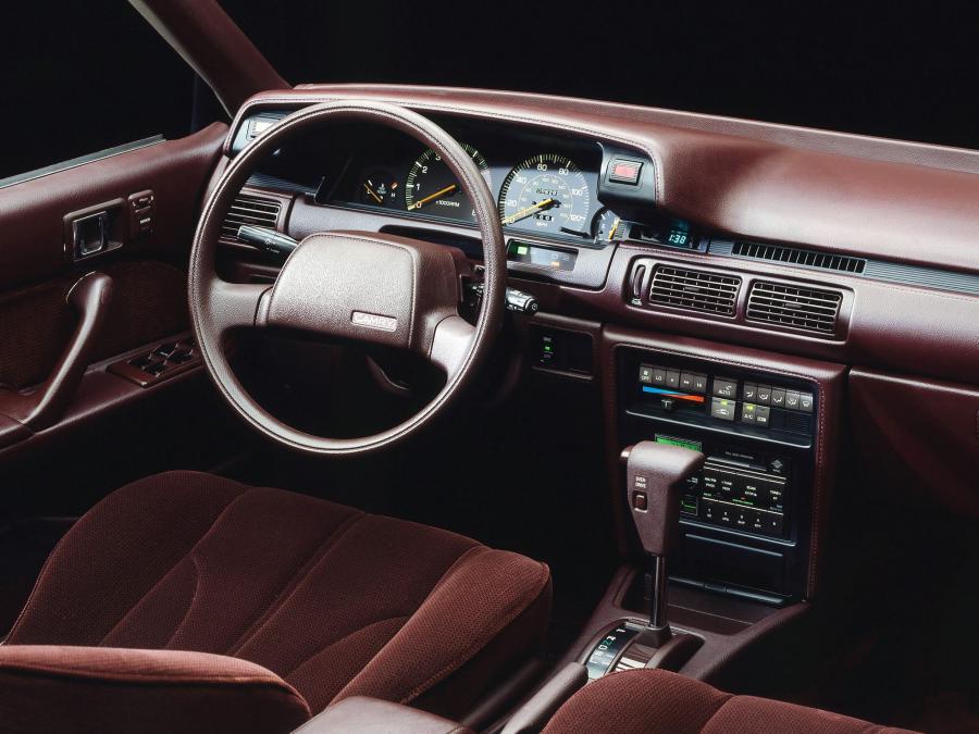  Toyota Camry Sedan LE 1990 года  (US) (фото 5 из 9)